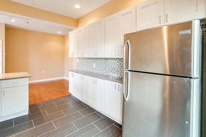 2501 Carpenter St #2 — Photo 5
