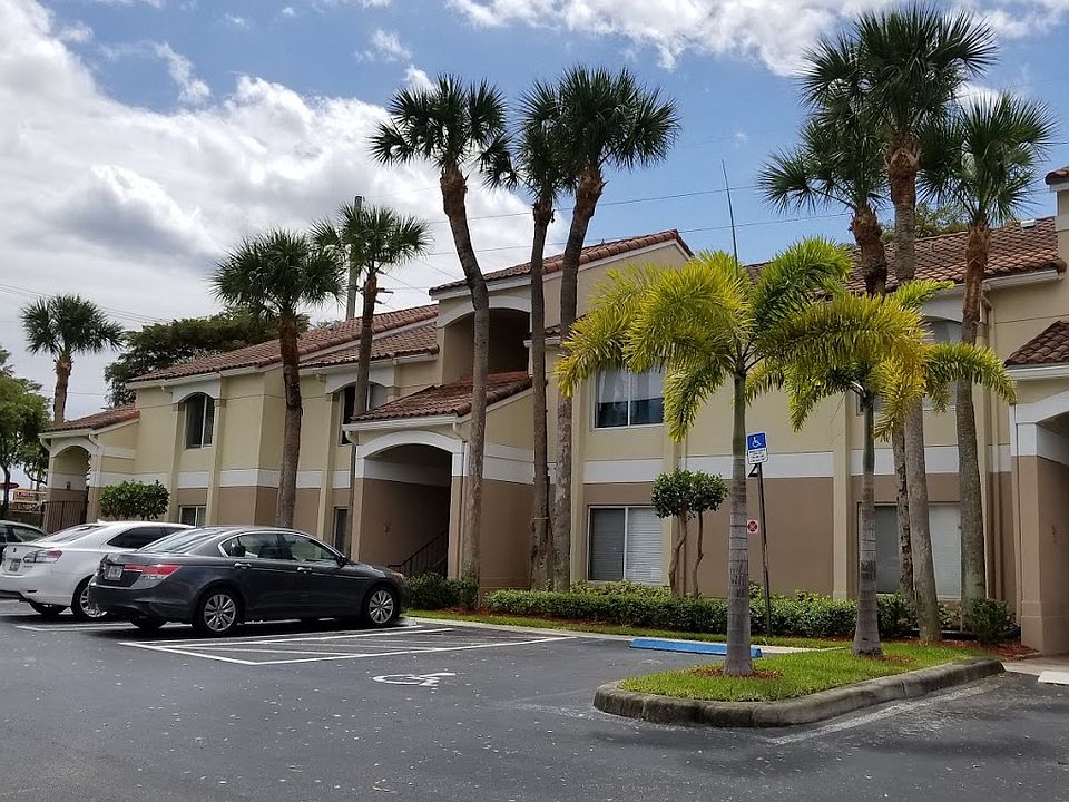 1st image of 215 W Boynton Beach Blvd