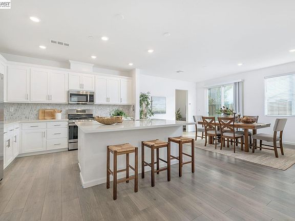 4th image of 30 Cypress Ct