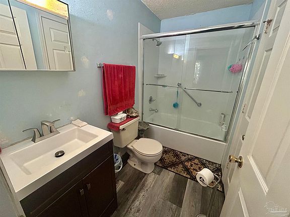 4th image of 10100 Pond Rd