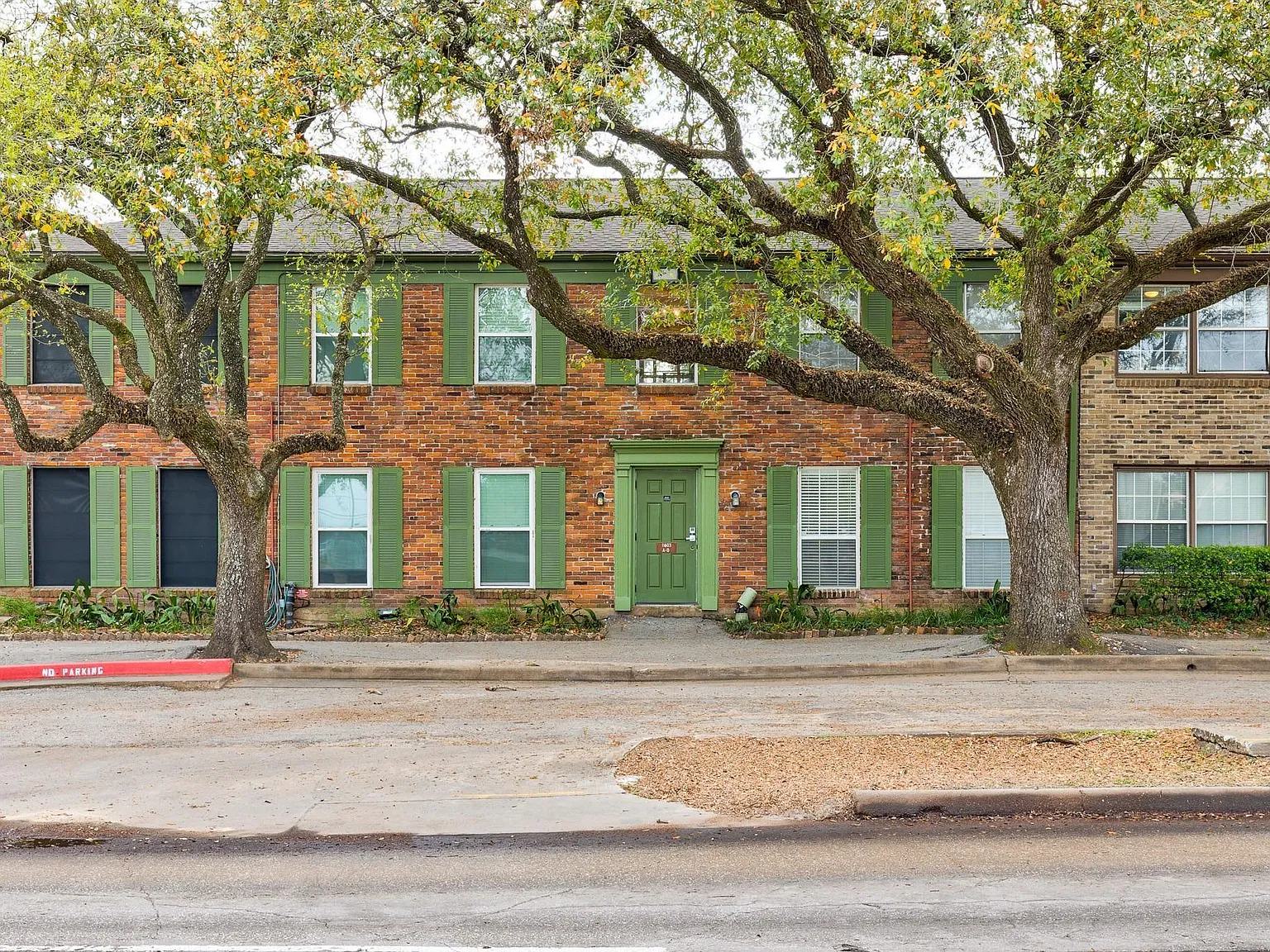 1 bed, 1.5 bath, 664 sqft, $1,295 — Photo 1
