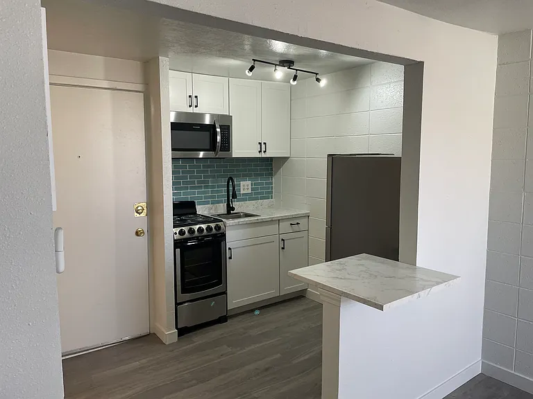 Remodeled, Top End UNM Area Studio Apts. in Great Community — Photo 15