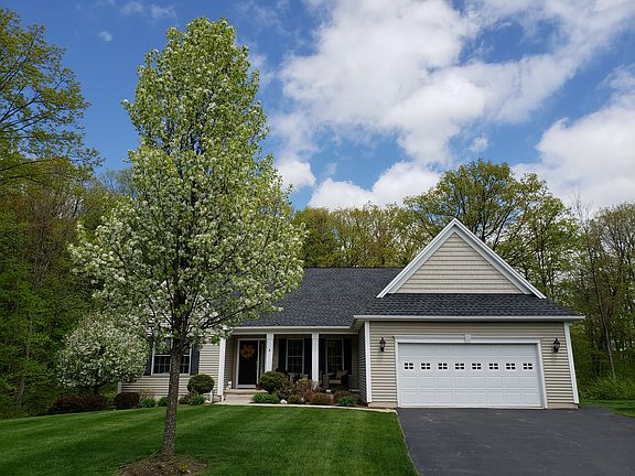 2nd image of 9 Summerfield Cir
