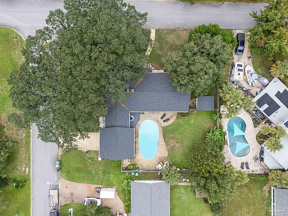 5th image of 802 Poinciana Dr