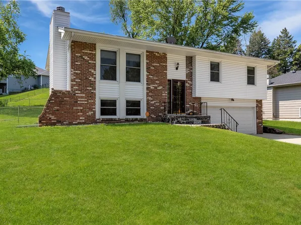 3124 Summit Vista Dr, Des Moines, IA 50321