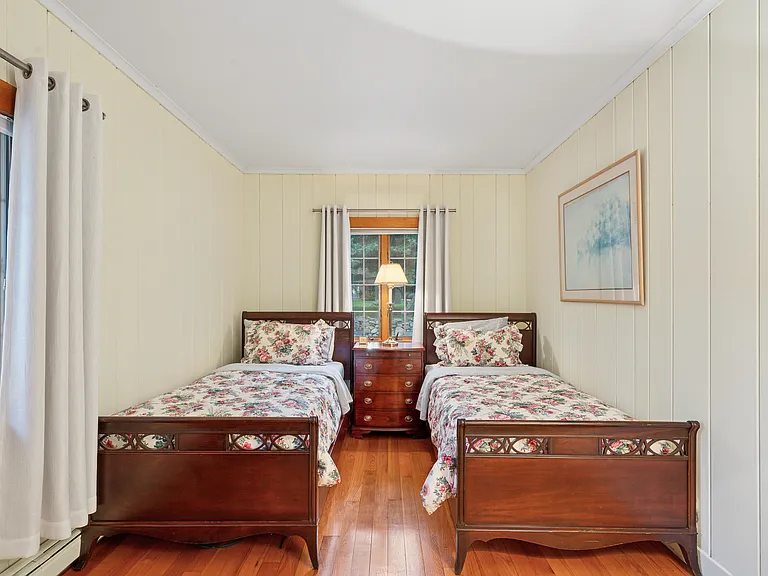 43 Mashomuck Dr — Photo 24