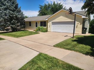 1114 Duck Creek Dr, Iowa City, IA 52246