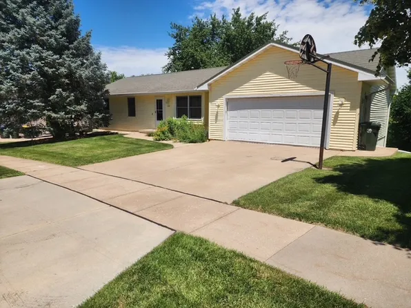 1114 Duck Creek Dr, Iowa City, IA 52246