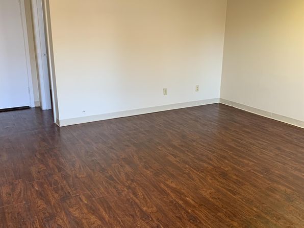 427 W Oak St #3