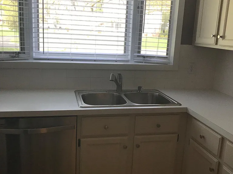3891 Eastbourne Dr — Photo 10