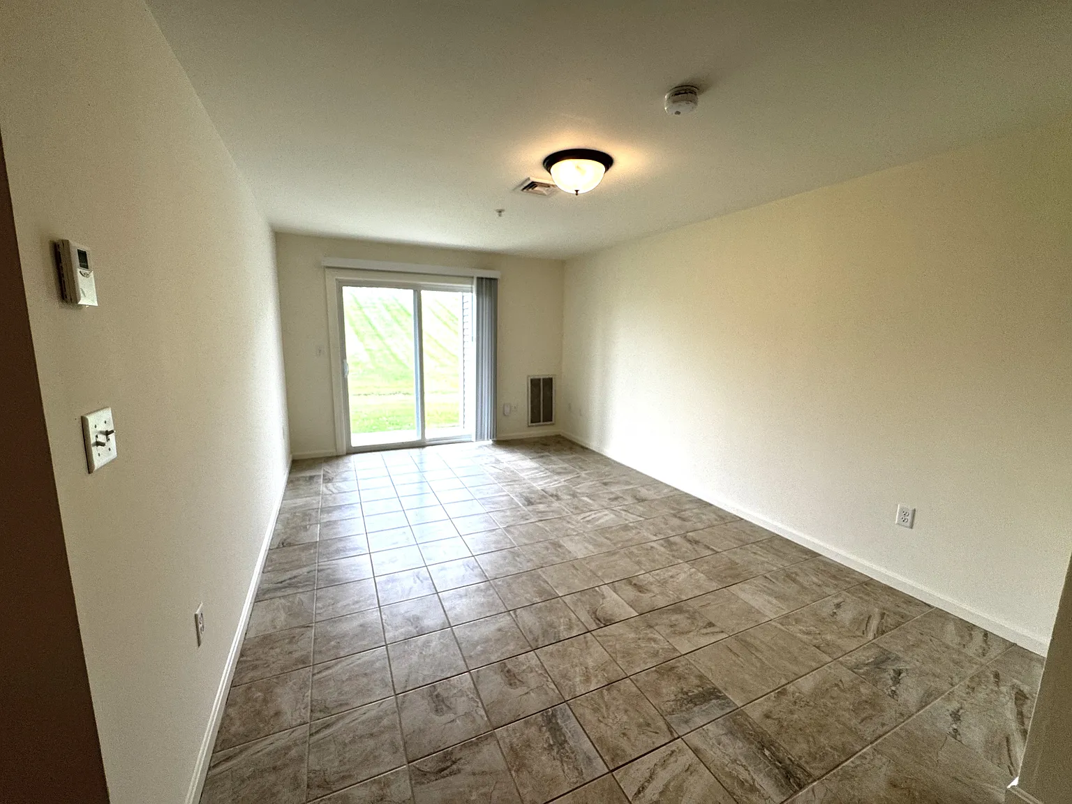 2 bed, 850 sqft, $1,995 — Photo 3