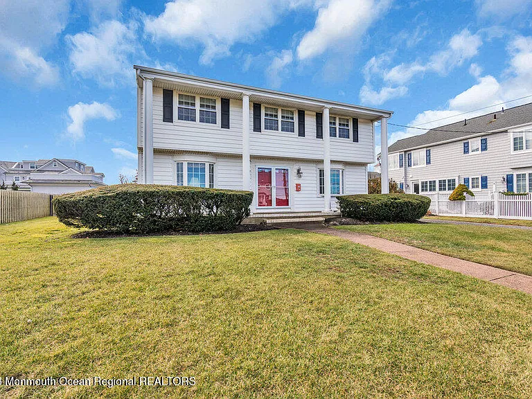 7 Howell Ave — Photo 42