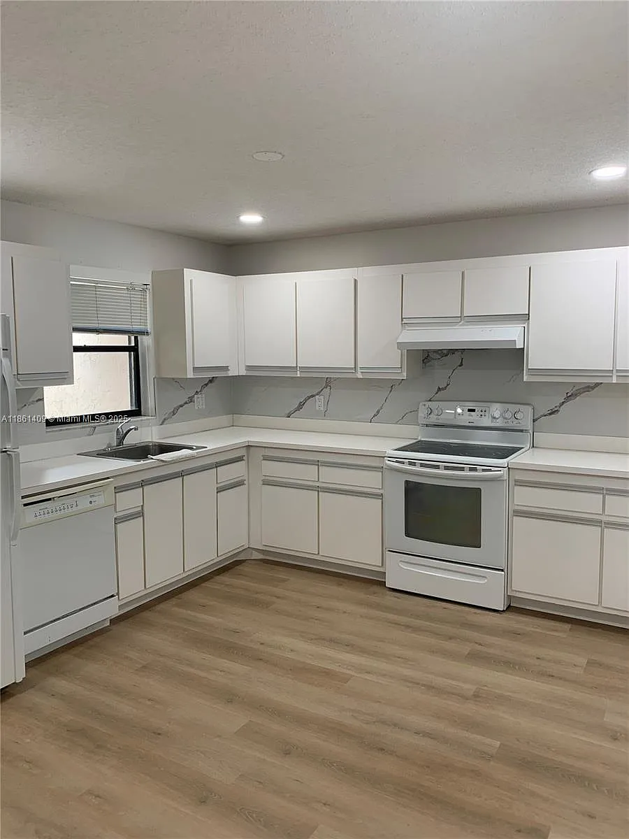 Building Photo - 3532 NW 95th Ter