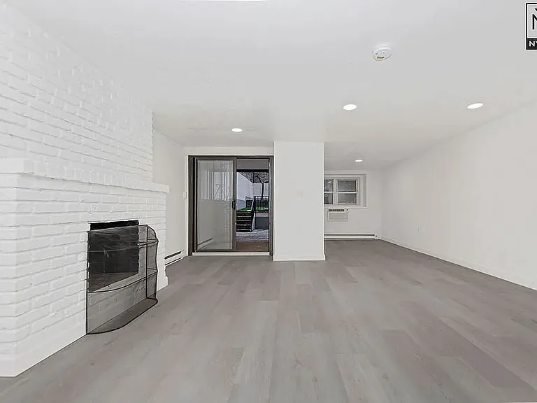 4 W 83rd St #GARDEN — Photo 2
