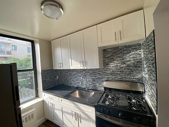 5th image of 922 Bronx Park S #C3