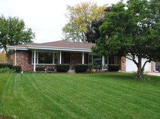 7760 W Plainfield Ave, Greenfield, WI 53220