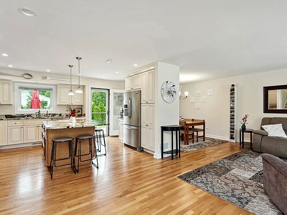 4th image of 2818 N Brighton Pl