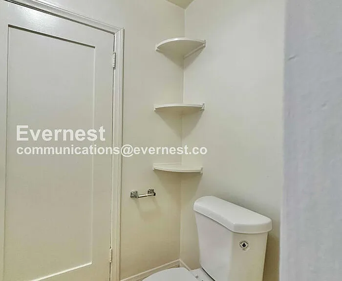 428 1/2 N Kingsley Dr — Photo 12