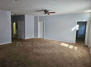 1113 S 22nd St, Omaha, NE 68108