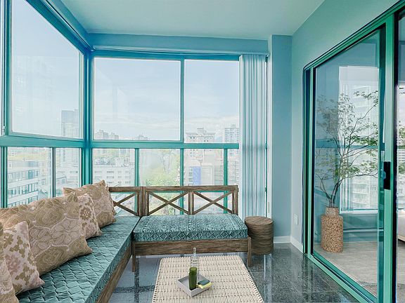 2nd image of 909 Burrard St #1206