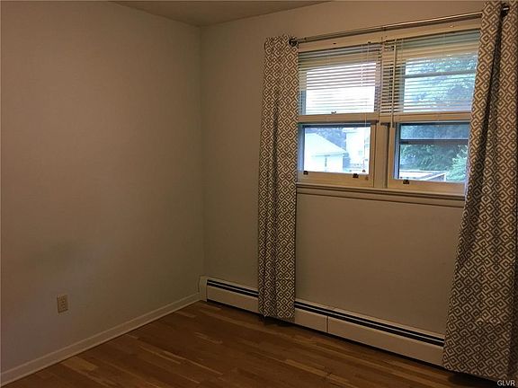 5th image of 1541 Washington St