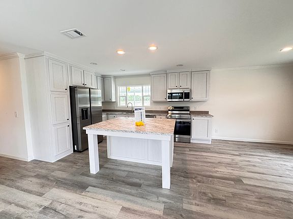 2nd image of 835 SE Saffron Pl