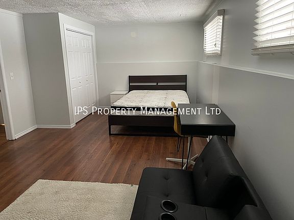 4th image of 98 Maple Dr