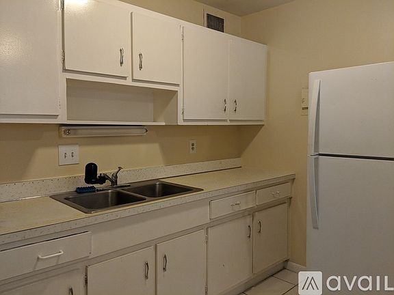 2nd image of 318 Southwind Dr #12
