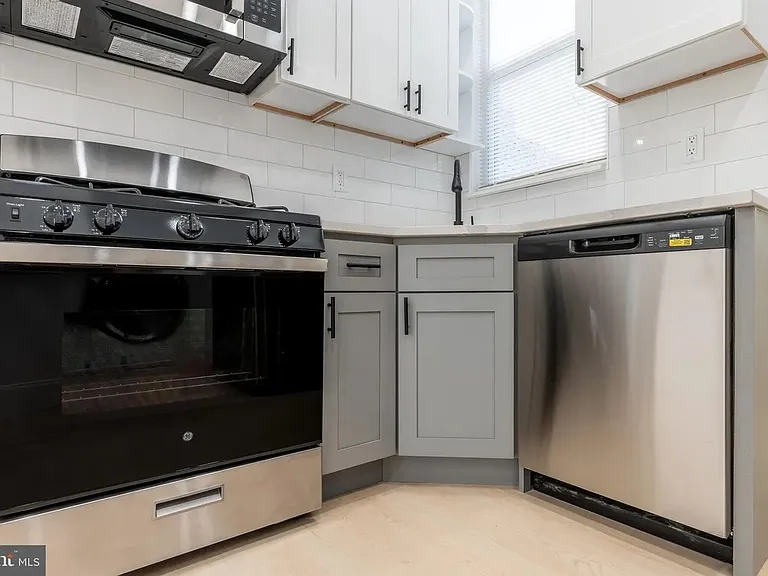 703 N 43rd St #1 — Photo 3