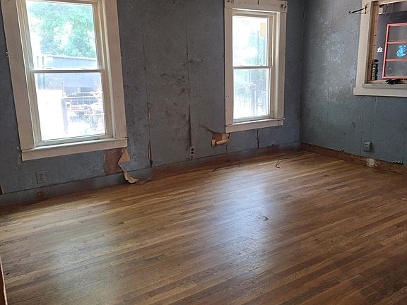 2nd image of 21 Mount Guyot St