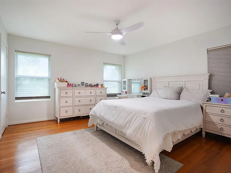 5643 Terwilliger Way — Photo 15