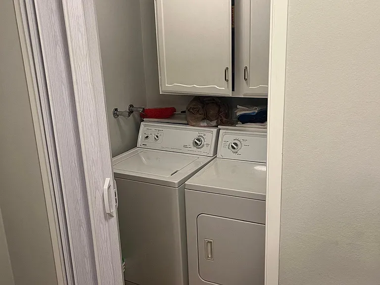 In Unit washer/dryer