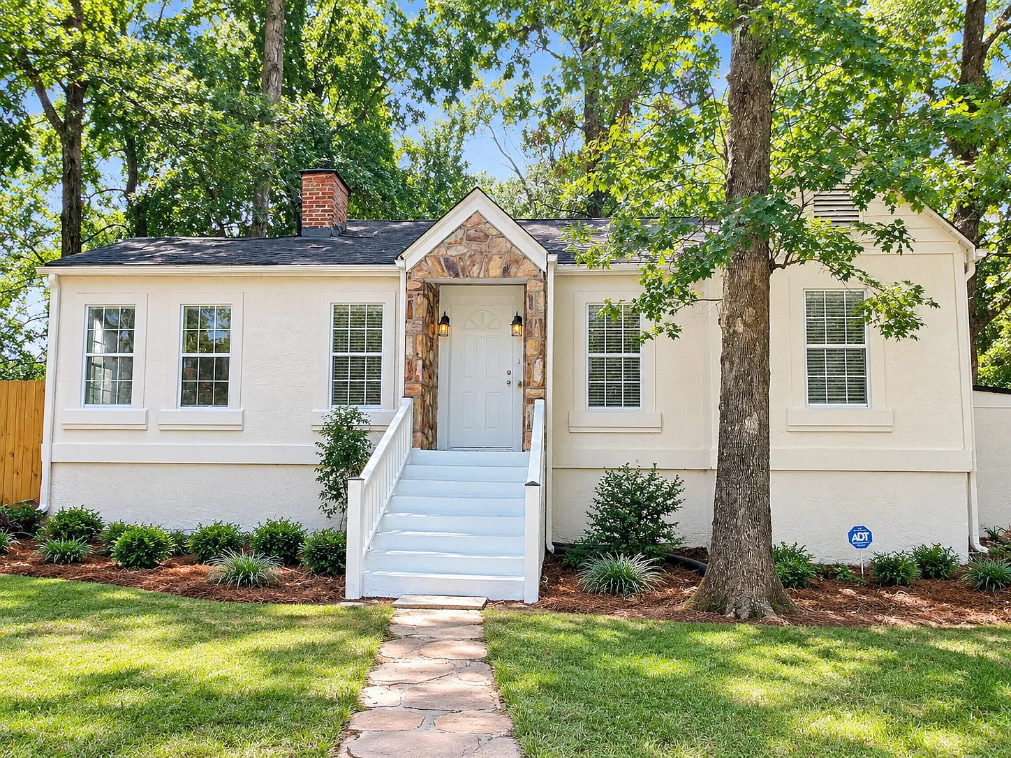 3 bed, 1155 sqft, $2,200 — Photo 1