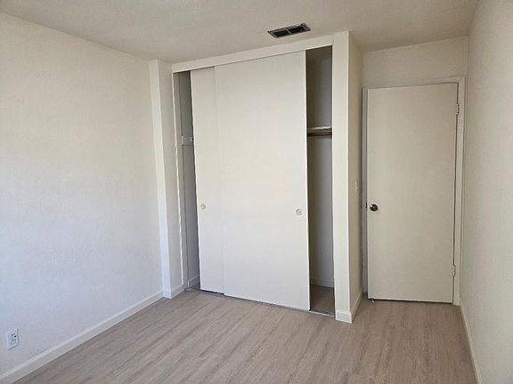 5th image of 961 Lantana Dr