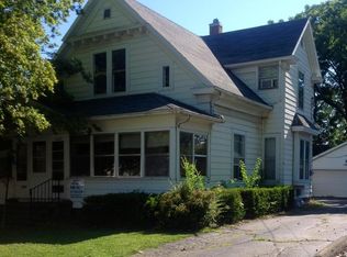 1009 4th St, Charleston, IL 61920