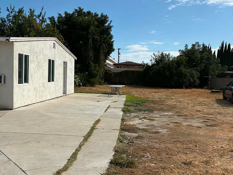 11720 Ferris Rd — Photo 3