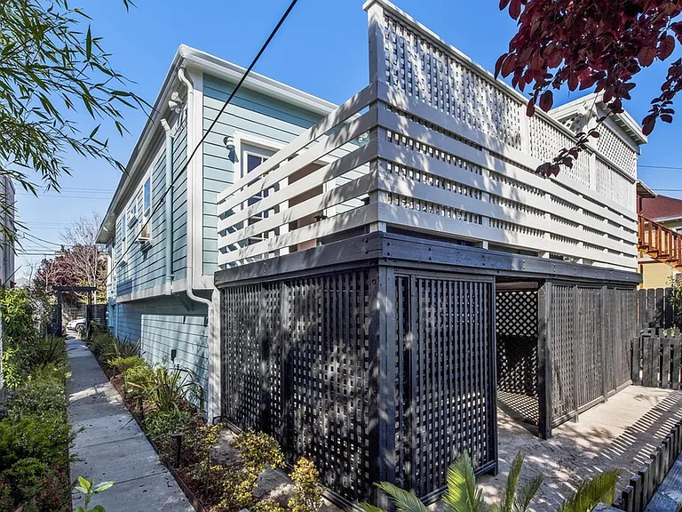 861 32nd St — Photo 44