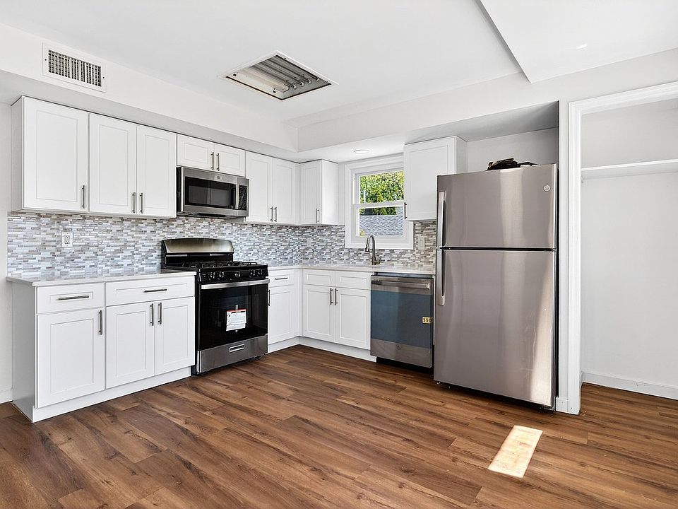 1st image of 290-92 Louis St Floor 1