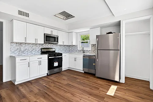 290-92 Louis St #1 Photo 1