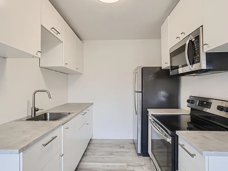 3825 Van Dyke Ave #6 — Photo 2