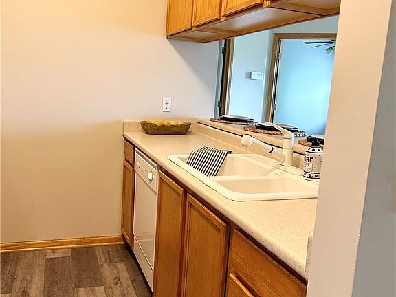 4th image of 1360 SE Florence Dr #64U