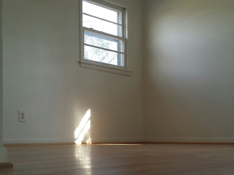 1st image of 204 Bates St