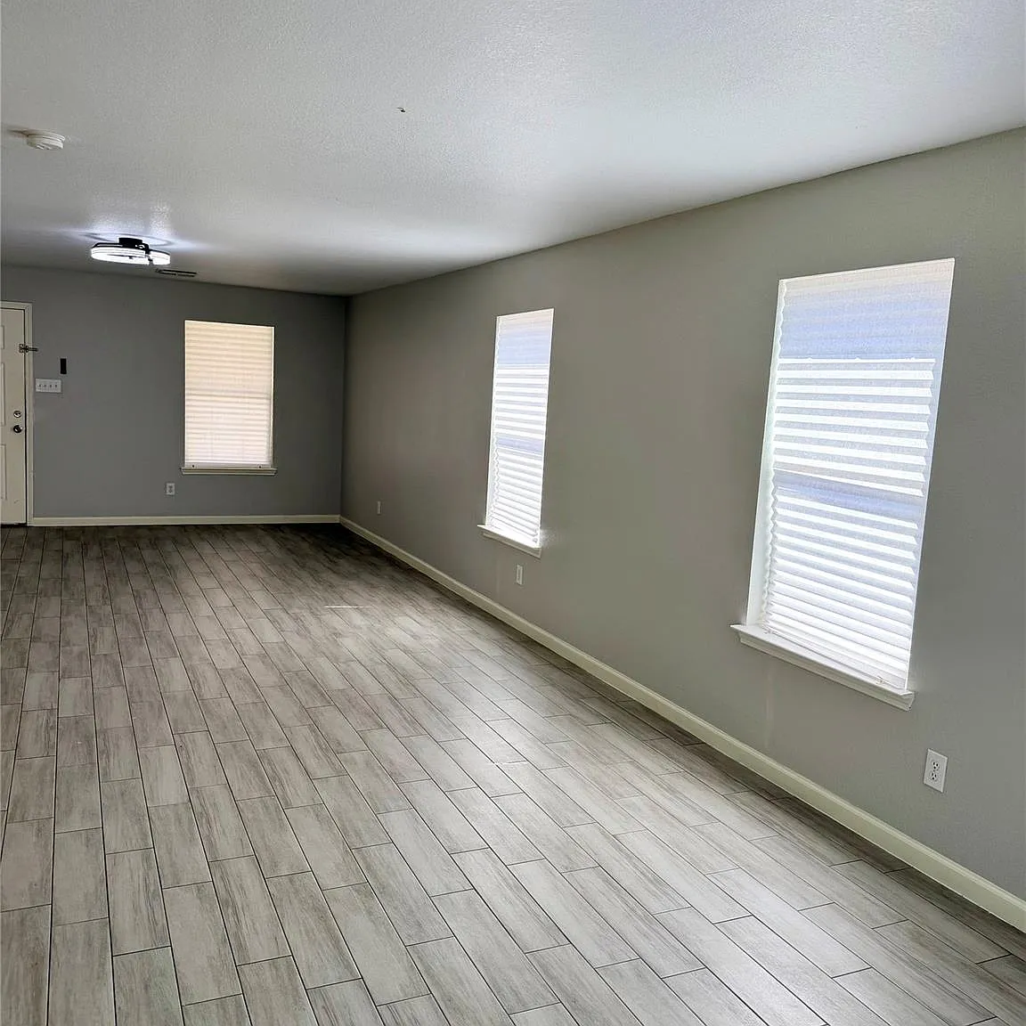 4 bed, 2.5 bath, 2214 sqft, $2,200 — Photo 3