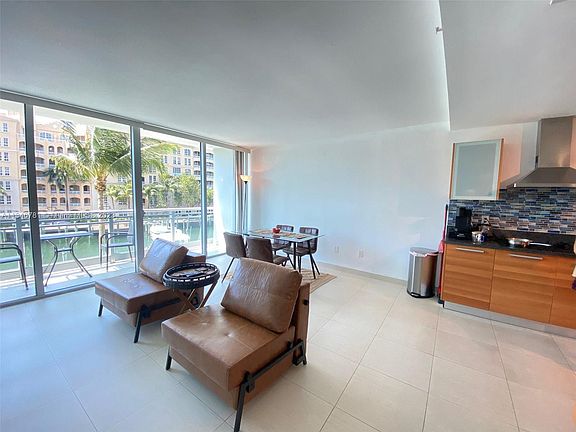 4th image of 2950 NE 188th St APT 228