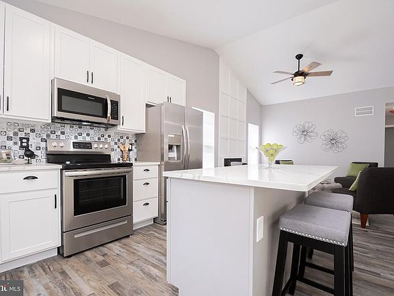 5th image of 221 Niobrara Ln