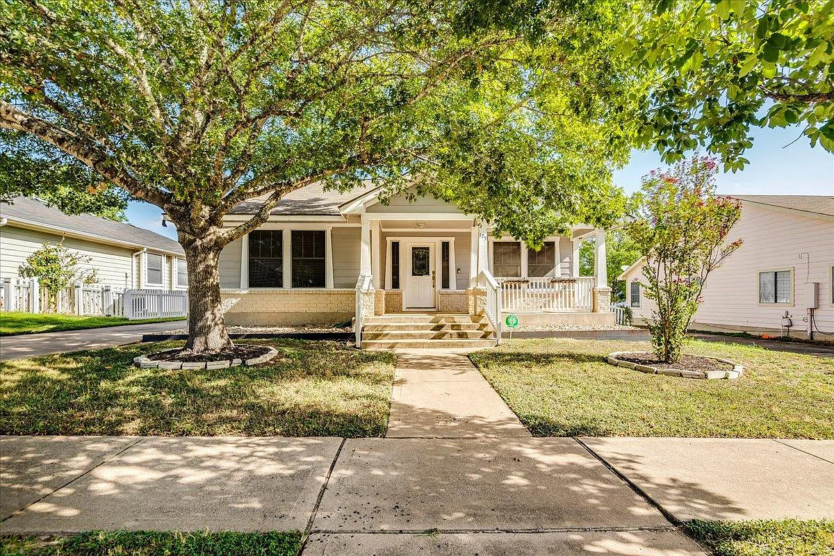 4 bed, 2.0 bath, 1630 sqft, $2,200 — Photo 2