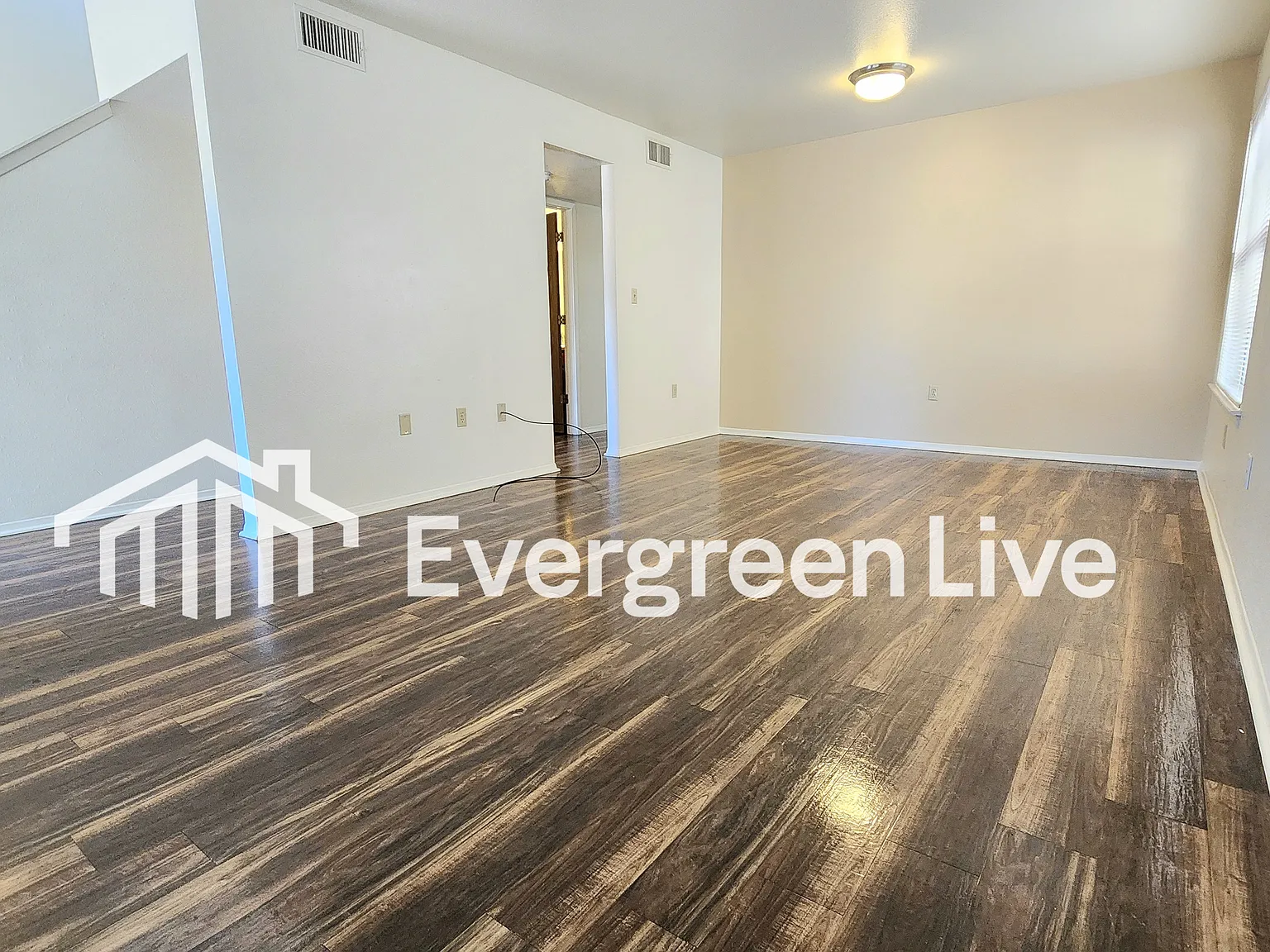 4 bed, 2.5 bath, 1390 sqft, $1,345 — Photo 3