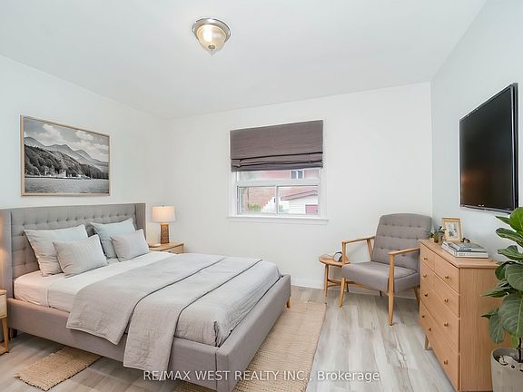 5th image of 23 Irwin Rd