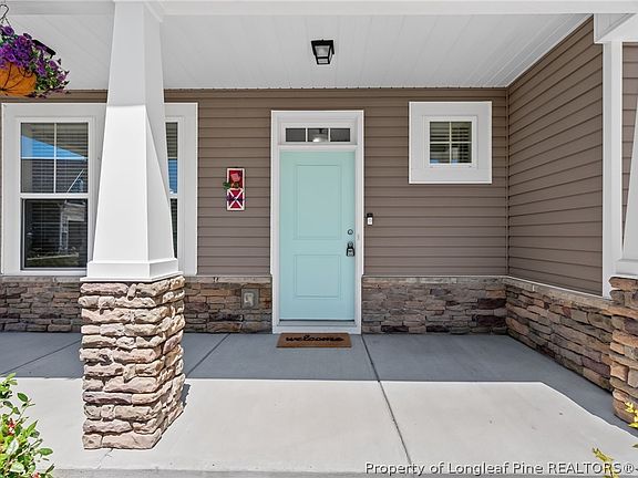 5th image of 82 Maxwell Pl