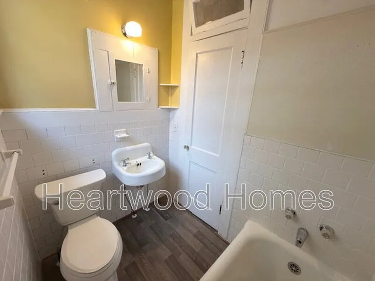 1408 Victoria St — Photo 13